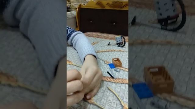 как сделать пылесос?совок и метлу?и еще швабру с ведром воды? смотреть онлайн