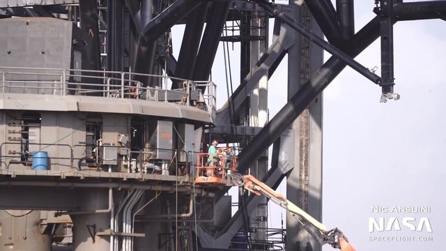 Will SpaceX Fix Booster 7? New Transfer Tube Arrives | Starship Boca Chica смотреть онлайн