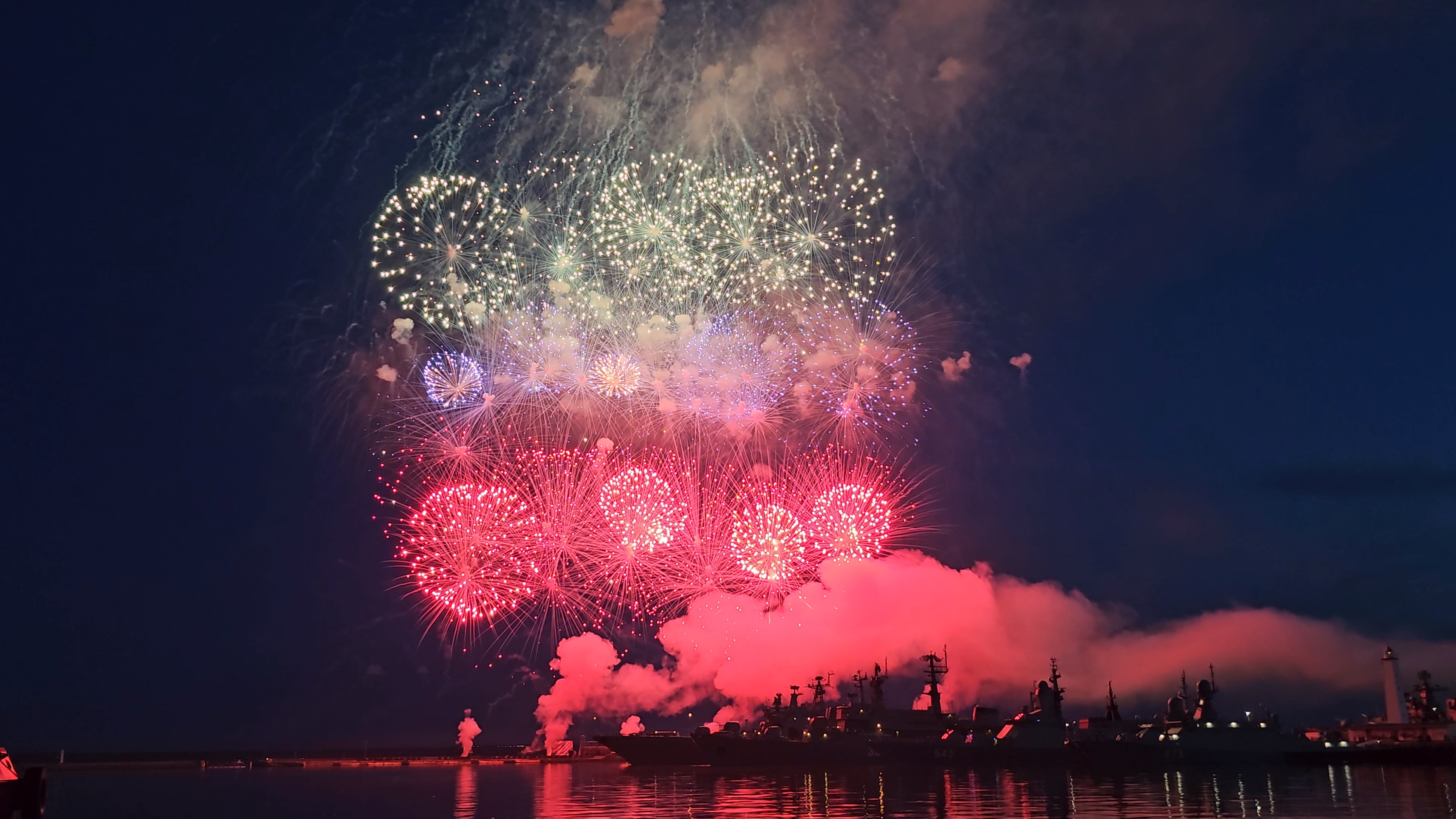 Салют в честь Дня ВМФ в Кронштадте. 30.07.2023 г. смотреть онлайн