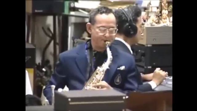 King bhumibol adulyadej saxophone " How high the moon? " смотреть онлайн