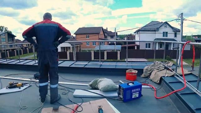 Ограждения из нержавеющей стали на эксплуатируемой кровле смотреть онлайн