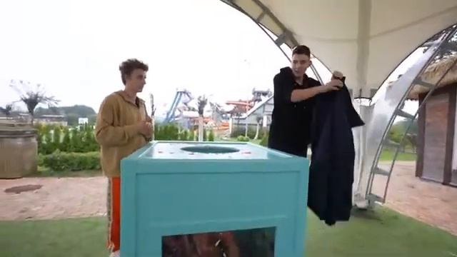 100 Ледяных кнопок и Только Одна Тебя Спасет ! видео наоборот