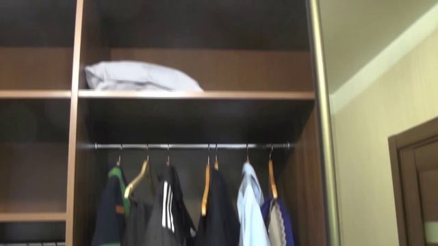 Шкаф-купе в коридор. Зеркальные двери с рисунком пескоструй. смотреть онлайн