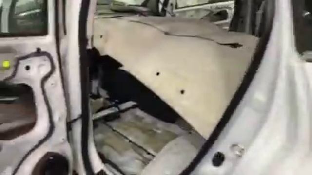 Вот такая забавная штатная виброизоляция в салоне Хонда СРВ. Мало конечно же смотреть онлайн