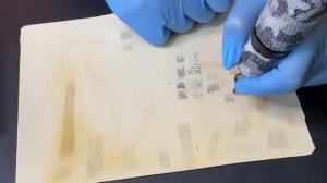 Настраиваю вылет иглы на четырёх разных машинках для перманентного макияжа.