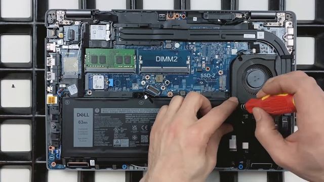 Dell Latitude 15 (5520) von Innen смотреть онлайн