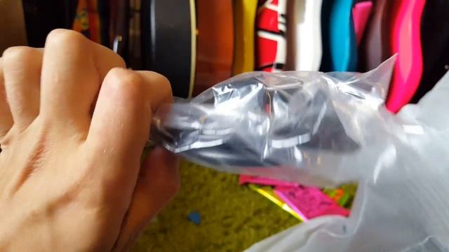 Unboxing JBL LSR305 monitors while my life unravels смотреть онлайн