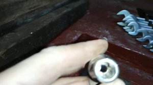 Как выкрутить обломанную шпильку из коллектора