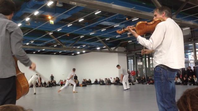 Анна Тереза Де Кеерсмакер в центре Помпиду, Париж смотреть онлайн