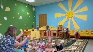 Игровая ситуация «Уронили мишку на пол» в группе раннего возраста.