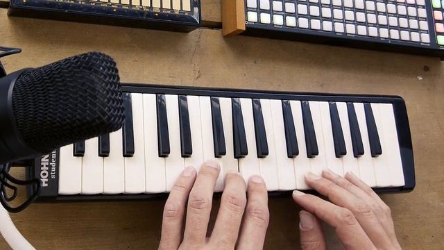 Synthstrom Deluge, The Pill Pedal & A Melodica смотреть онлайн