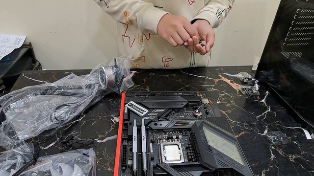 I Built a Gaming PC with No Experience (High-End) | Core i7-12700k + RTX 3070 TI смотреть онлайн