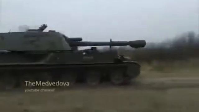 Сенсация Колонна бронетехники РФ возле Украинской границы Russian armored column near the Ukra смотреть онлайн