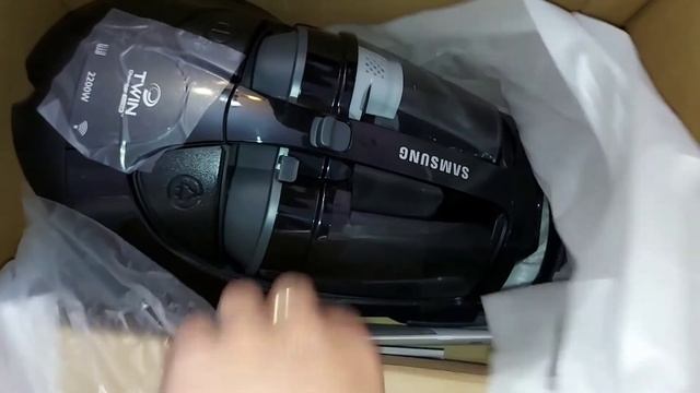 Распаковка – Пылесос Samsung VCC8876H35/XEV смотреть онлайн