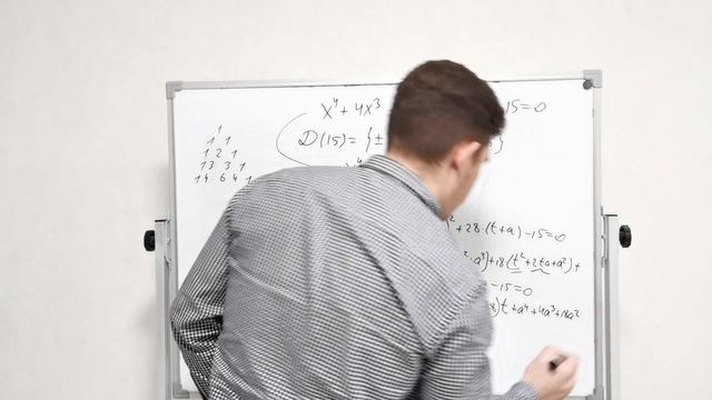 Уравнение 4ой степени приводим к биквадратному, хитрый приём смотреть онлайн