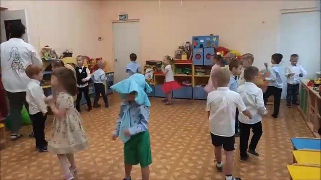 С Днём знаний! Старшая группа смотреть онлайн