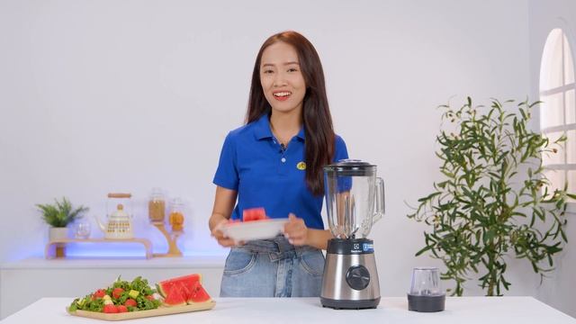 Máy xay sinh tố đa năng Electrolux: chỉ hơn 1 củ mà đầy đủ chức năng (E3TB1-710S) • Điện máy XANH смотреть онлайн