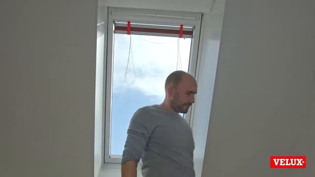 Демонтаж старой и установка новой шторы ВЕЛЮКС смотреть онлайн