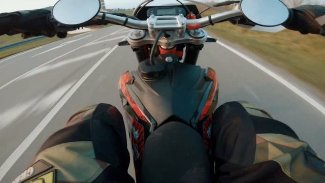 SWM 500 R vs Kawasaki | Supermoto | RAW смотреть онлайн