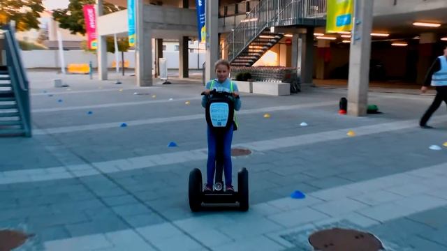 ГОНКИ. Мило тестирует большой SEGWAY. ТЕСТ. ВСТАЛ И ПОЕХАЛ))) смотреть онлайн
