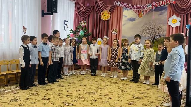 Песня на 8 марта. Молодая бабушка. А.Евдотьева. Подготовительная группа смотреть онлайн