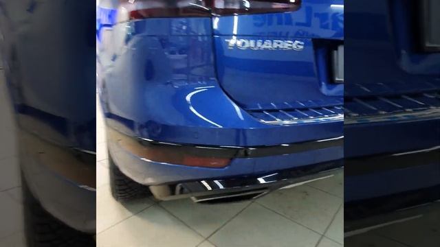 VW Touareg - полный антихром автомобиля, оклейка хромированных молдингов автомобиля смотреть онлайн