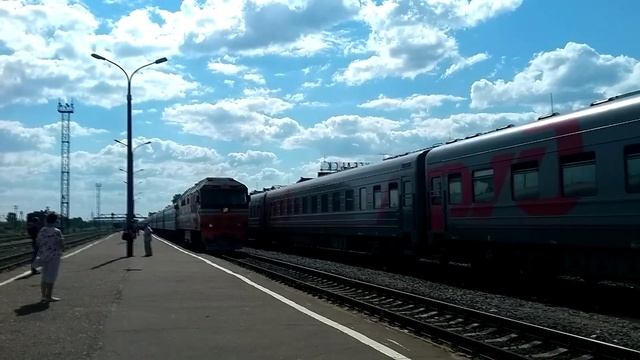Поезд 234 сообщением Москва - Архангельск прибывает на вокзал Архангельск (24.07.2018) смотреть онлайн