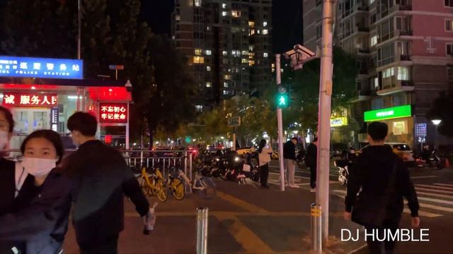 【4K BEIJING】Wudaokou University Town ,Bar Street on the night of National Day смотреть онлайн