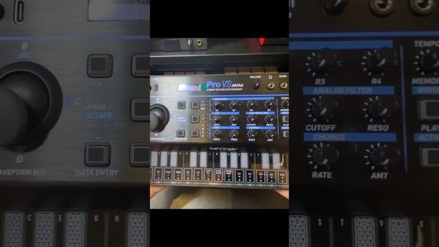 Behringer Pro VS-1 mini #shots #behringer смотреть онлайн