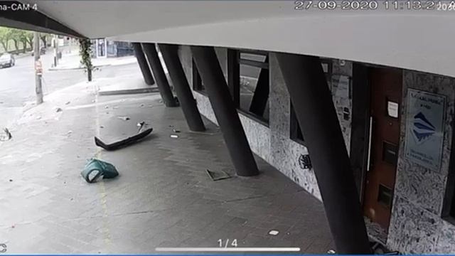 JUJUY: El momento del increíble vuelco del auto en Av. 19 de Abril смотреть онлайн