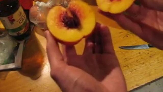 Как правильно резать и есть ПЕРСИКИ и нектарины ! смотреть онлайн