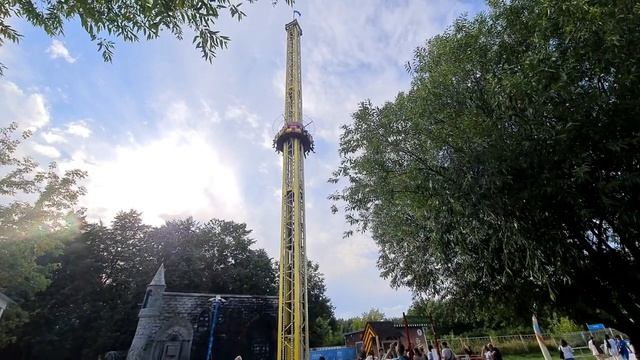 20230725. Кирилл на башне свободного падения. Парк аттракционов "Сказка" в Крылатском. смотреть онлайн