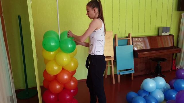 Арка из воздушных шаров на каркасе по цветам радуги. Мастер-класс как сделать гирлянду на выпускной смотреть онлайн