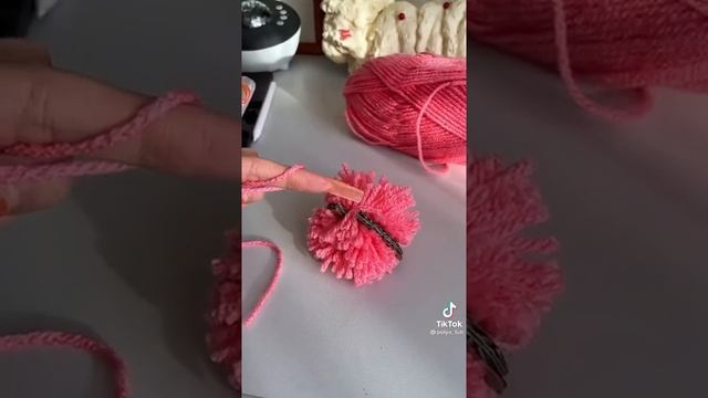 Брелок виде сердца ♥️ из ниток, быстро и просто... сможет каждый?