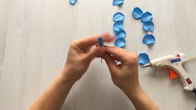 Роза из зефирного фоамирана. Мастер-класс как придать лепесткам розы форму при помощи зажигалки смотреть онлайн