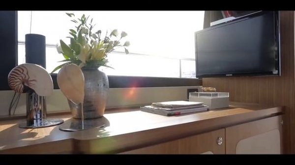 Моторная яхта Azimut Magellano 43