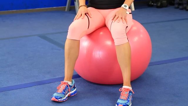 Can Bouncing on an Exercise Ball Strengthen Thigh Muscles? : Fit Body Boot Camp for Women смотреть онлайн
