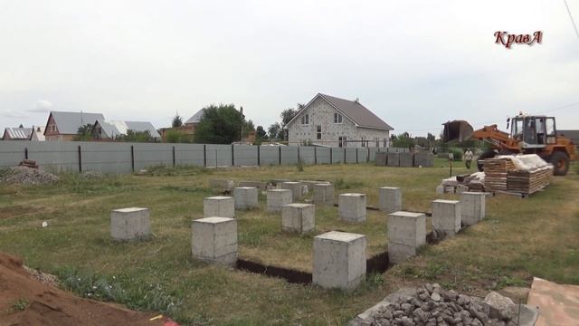 Столбчатый фундамент в ленточный. Даешь домик Наф-Нафа. Копаю траншеи.. смотреть онлайн