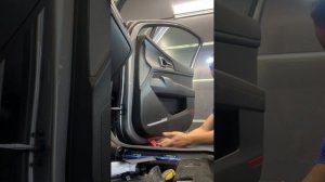 Kia Sportage 2022 снятие обивки двери спереди