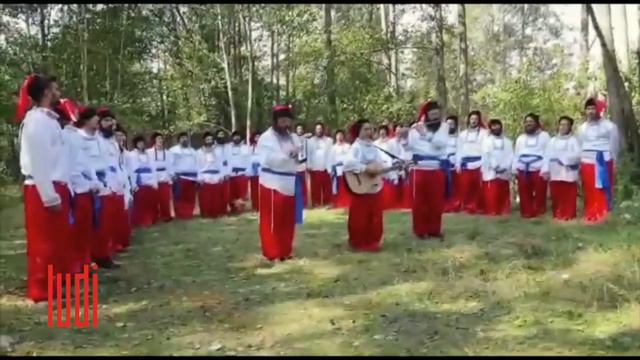 Хасиды в шароварах и вышиванках спели гимн Украины смотреть онлайн