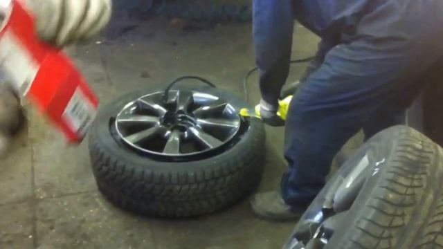 Как быстро накачать колесо если ссохлась резина смотреть онлайн