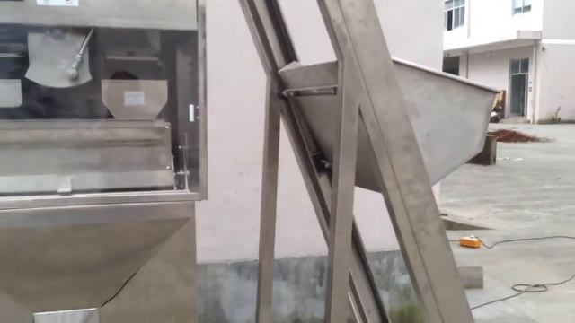 Автоматический электронный весовой дозатор Hualian Machinery EWM 10000 смотреть онлайн