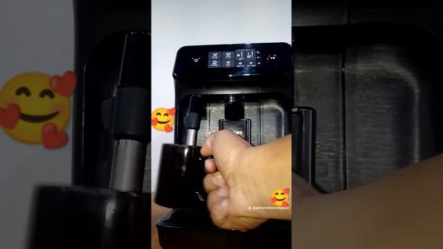 Máquina de café EP1220 Vaporização do leite com chocolate #tecnologia #short #Leite #EP1220 смотреть онлайн