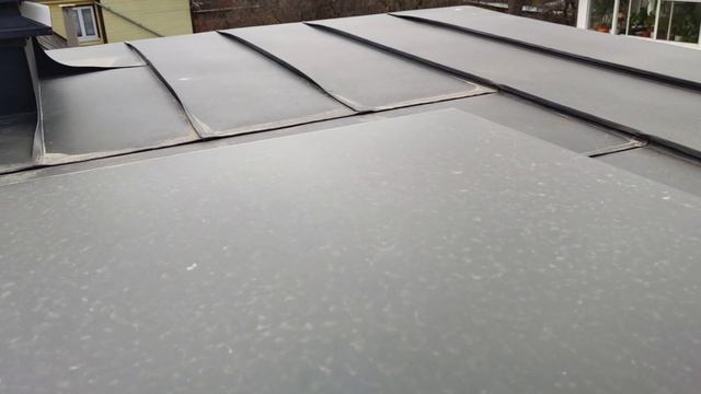 Покрытие парапетов, зонты на дымоходы, кровли частного дома. Pural Rr 33