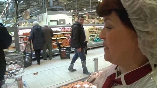 Про­фес­си­о­на­лы про­дав­цы-кас­си­ры в мяс­ном цехе – в «Гло­бу­се»! смотреть онлайн
