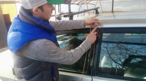 Как открыть машину если замки закрылись и ключи остались внутри