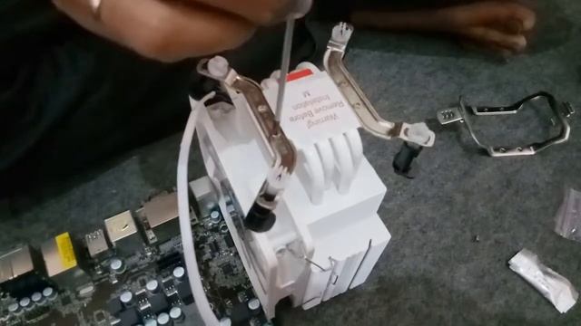 Unboxing dan Instalasi CPU Cooler Deepcool Gammaxx 400 White смотреть онлайн