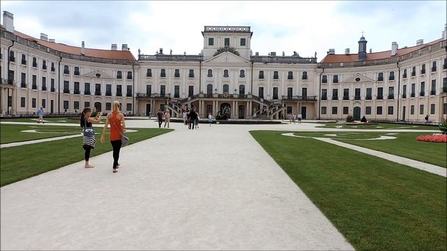Hungary. Fertőd. Esterhazy-kastely. Идем во дворец смотреть онлайн