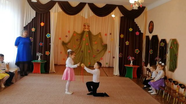 Сценка к 8 марта "Поздравляю подружку". Детский сад № 3 "Солнышко" г.Новошахтинск смотреть онлайн