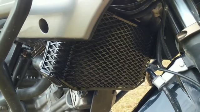 Suzuki V-Strom 650//This Will Save Your RADIATOR смотреть онлайн